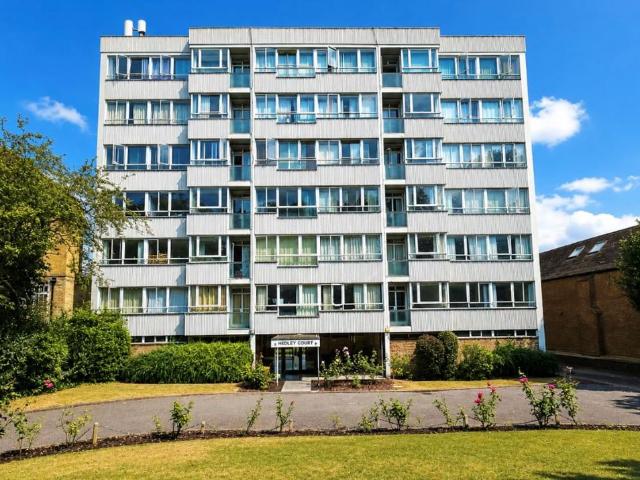 Flat for sale in Putney, Greater London