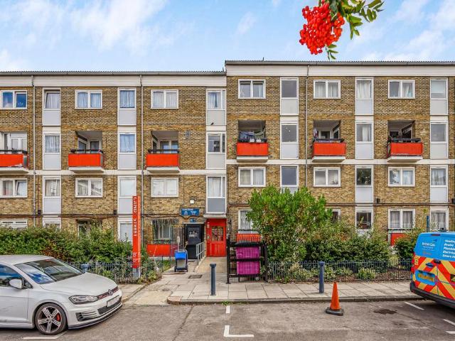 Flat for sale in Old Ford, Greater London
