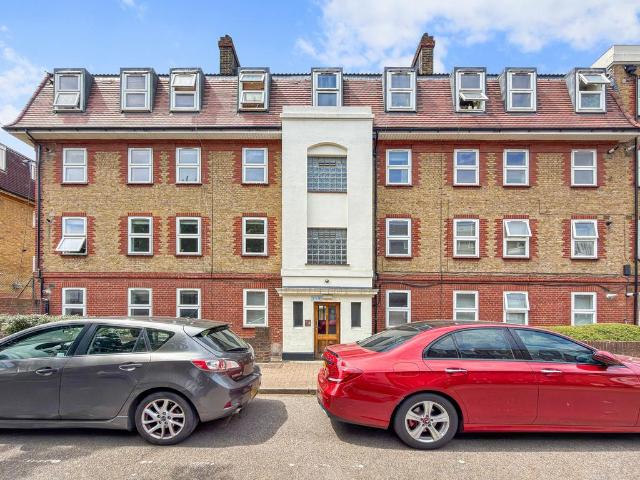 Flat for sale in West Ham, Greater London