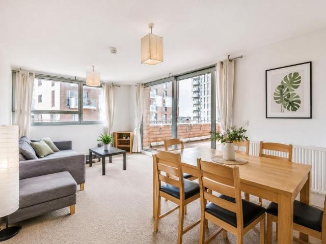 Flat for sale in Bromley-by-Bow, Poplar Grove