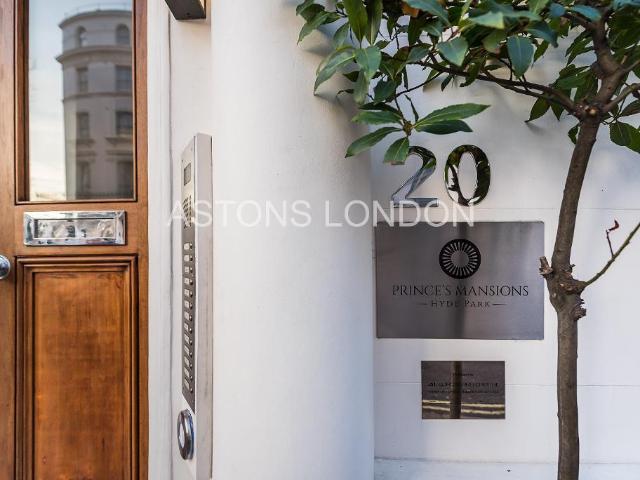 Flat for sale in Bayswater, Greater London