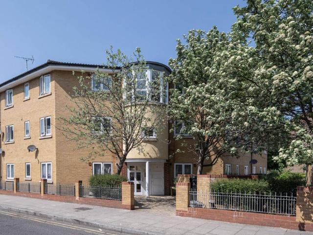 Flat for sale in Hackney Wick, Greater London