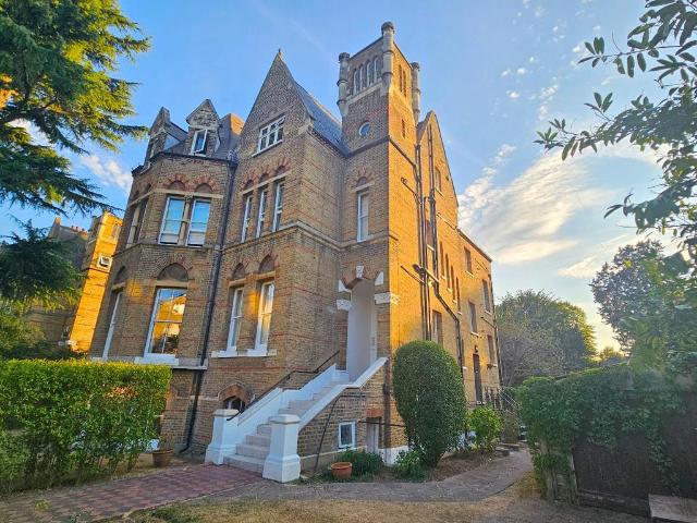 Flat for sale in St Margarets, Greater London