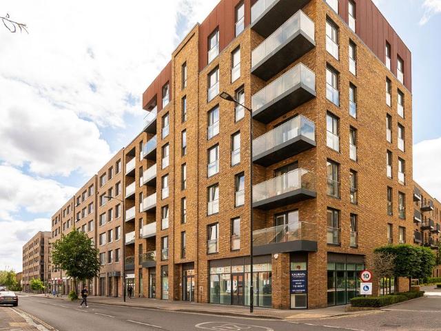Flat for sale in Rotherhithe, Greater London