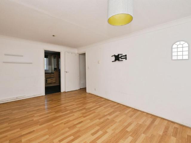 Flat for sale in Broxbourne, Hertfordshire