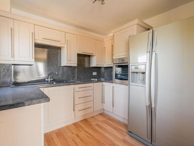 Flat for sale in North Woolwich, Greater London