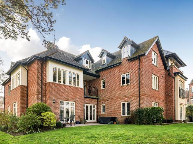 Flat for sale in Hampshire