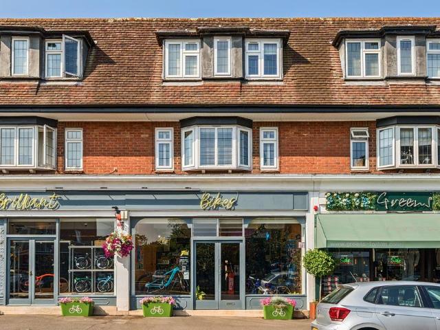Flat for sale in Sunningdale