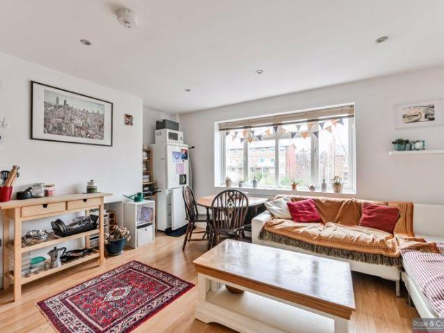 Flat for sale in South Hampstead, Greater London
