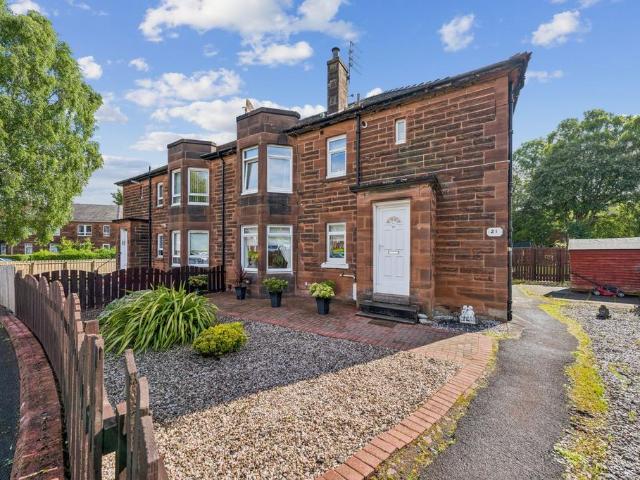 Flat for sale in Craigton, Scotland