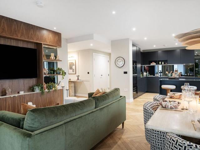Flat for sale in Woodberry Down, Stamford Hill