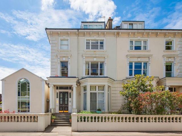 Flat for sale in Belsize Park, Greater London
