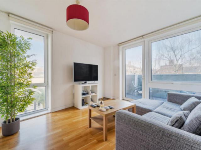 Flat for sale in Ocean Estate, Greater London