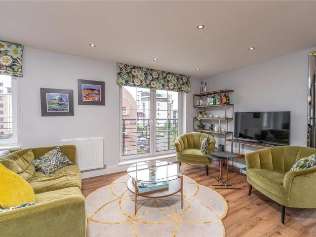 Flat for sale in North Leith, Leith