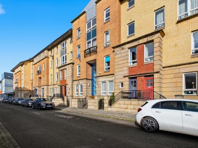 Flat for sale in Hutchesontown, Glasgow