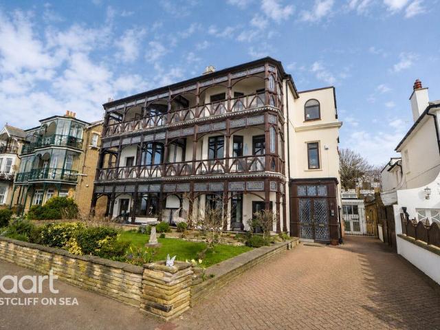 Flat for sale in Alton Barnes, Essex