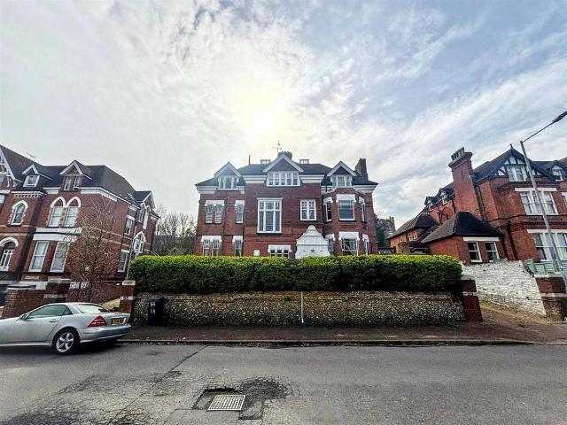 Flat for sale in Eastbourne, East Sussex