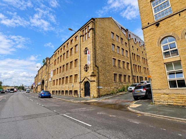 Flat for sale in Eastbrook, Bradford