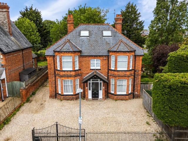 Flat for sale in Whitley, Reading