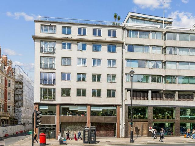 Flat for sale in Mayfair, Greater London