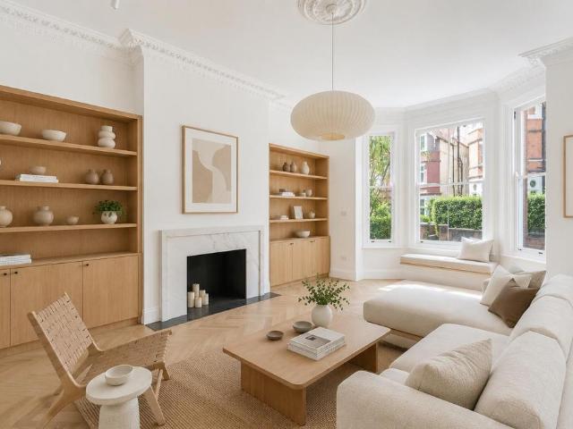 Flat for sale in South Hampstead, Greater London