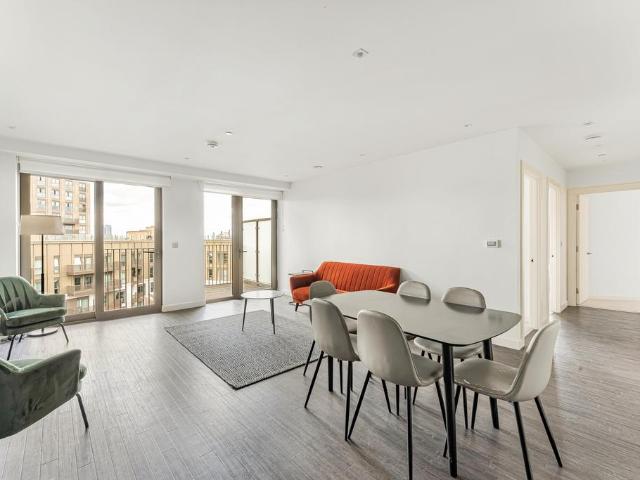 Flat for sale in Canning Town, Greater London