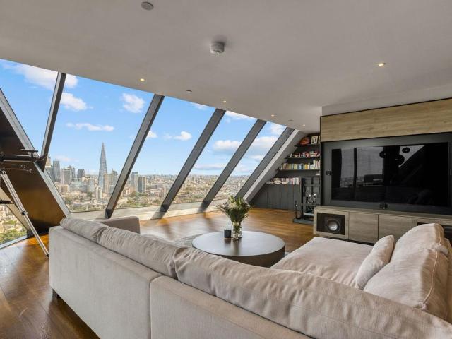 Flat for sale in Elephant and Castle, Greater London