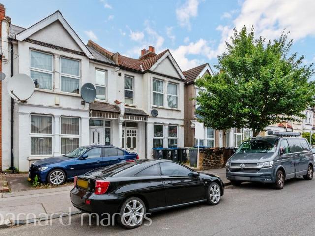 Flat for sale in London Borough of Croydon, Greater London