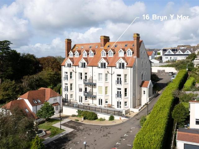 Flat for sale in Tenby, Wales