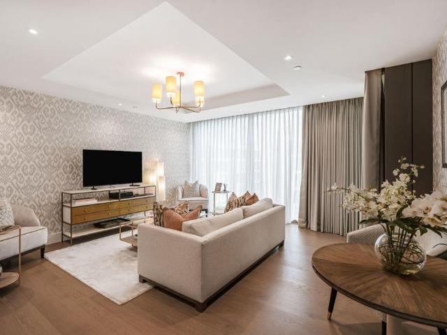 Flat for sale in Kensington, Greater London