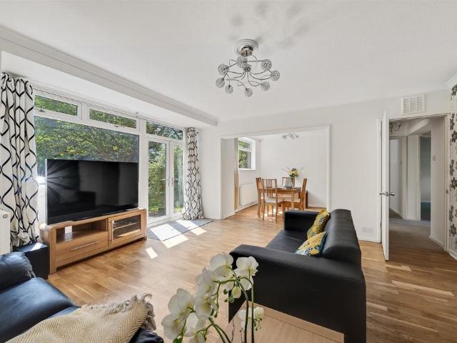 Flat for sale in Widmore, Greater London