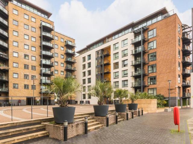 Flat for sale in Boardwalk Place, Blackwall