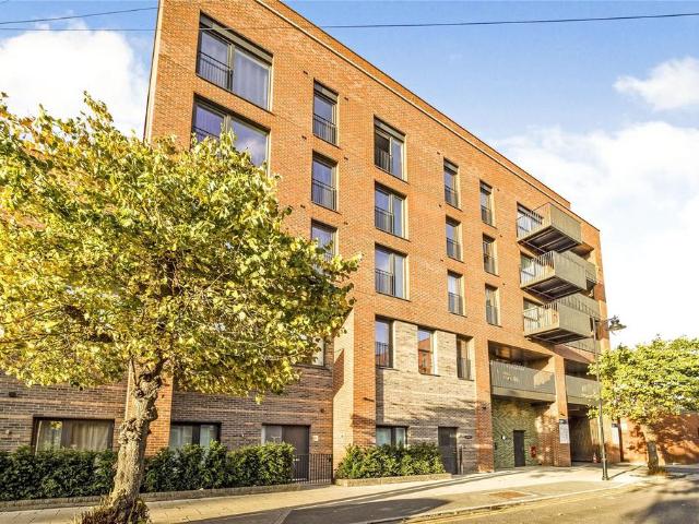 Flat for sale in Plashet, Greater London
