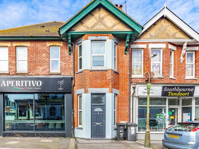 Flat for sale in Pokesdown, Bournemouth
