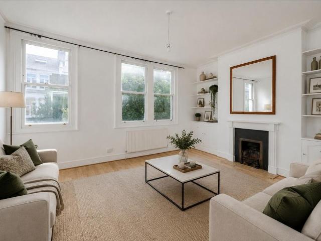 Flat for sale in London Borough of Hammersmith and Fulham, Greater London