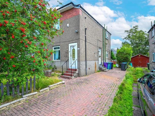 Flat for sale in Cardonald, Scotland
