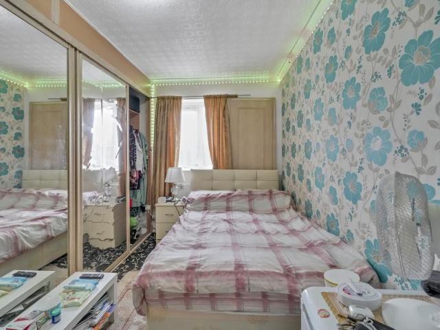 Flat for sale in Camberwell, Greater London