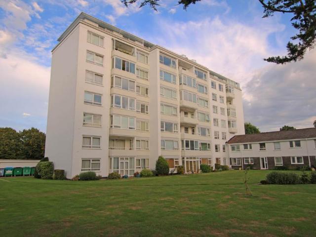 Flat for sale in Eastbourne, East Sussex
