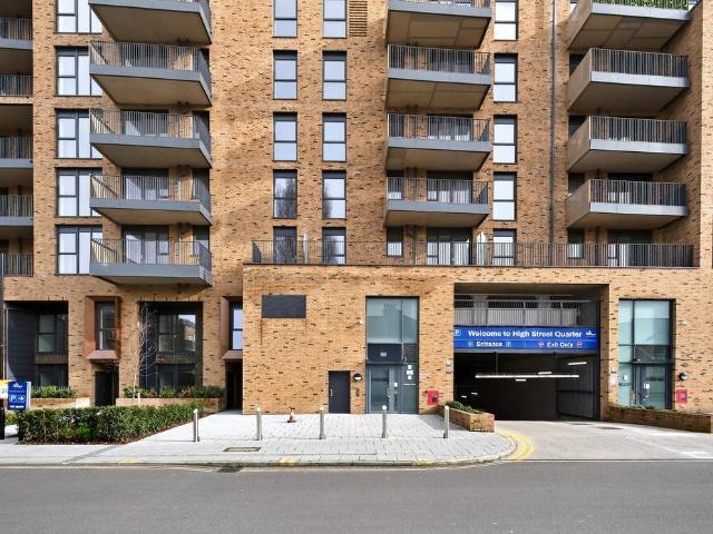 Flat for sale in London Borough of Hounslow, Greater London