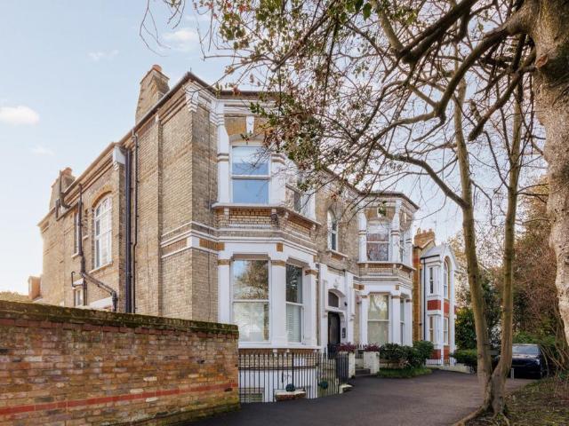 Flat for sale in Putney, Greater London
