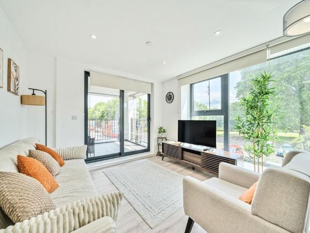 Flat for sale in Royal Borough of Greenwich, Greater London