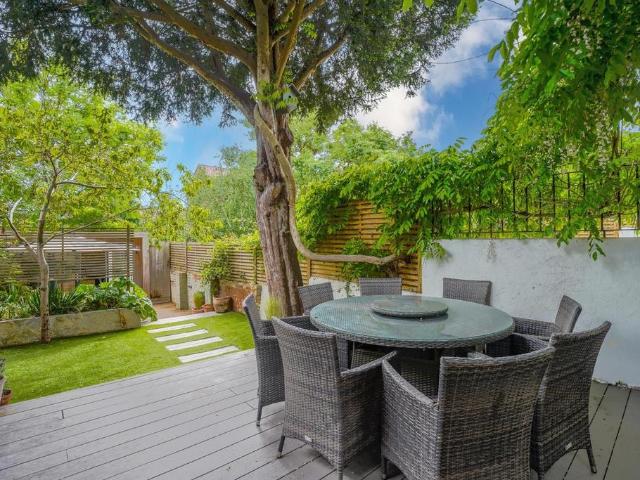 Flat for sale in East Dulwich, Greater London