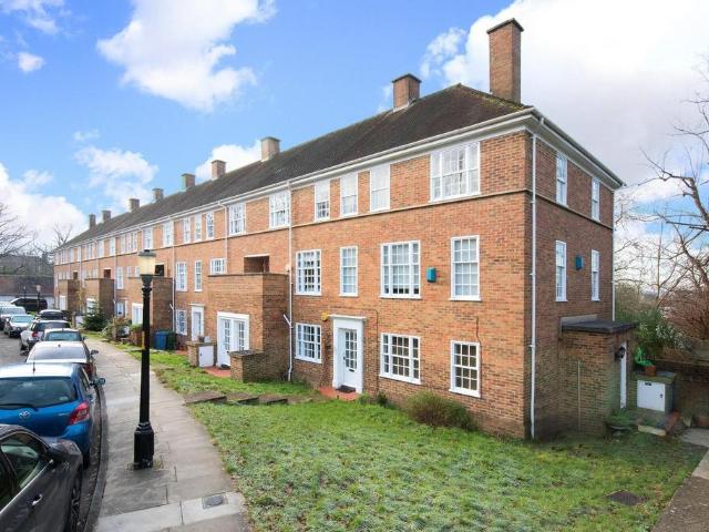 Flat for sale in Dulwich, Greater London