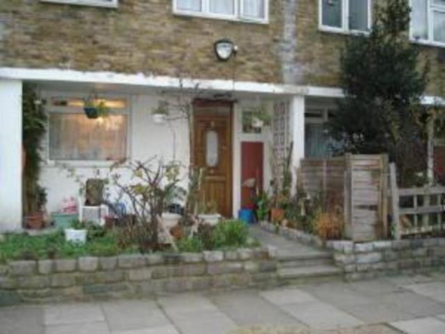 Flat for sale in London Borough of Tower Hamlets, Greater London