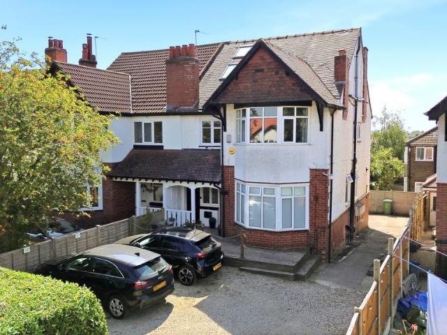 Flat for sale in Roundhay, West Yorkshire