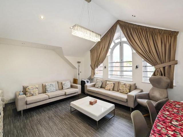 Flat for sale in Bayswater, Greater London