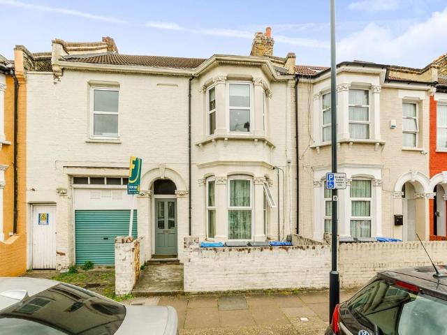 Flat for sale in Dollis Hill, Greater London