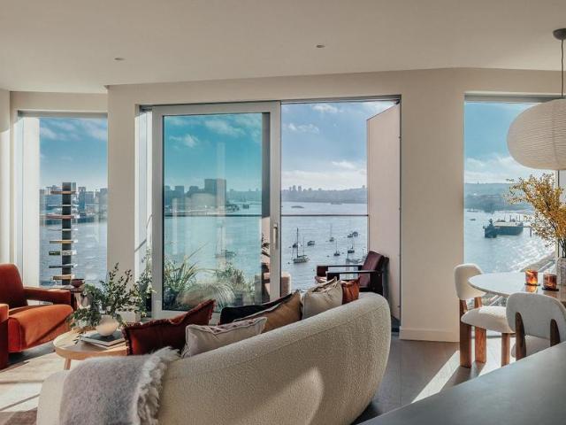 Flat for sale in Greenwich Peninsula, Greater London