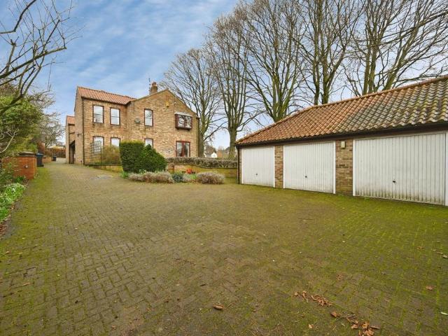 Flat for sale in Ripon, North Yorkshire