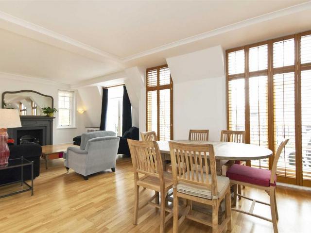Flat for sale in South Kensington, Greater London